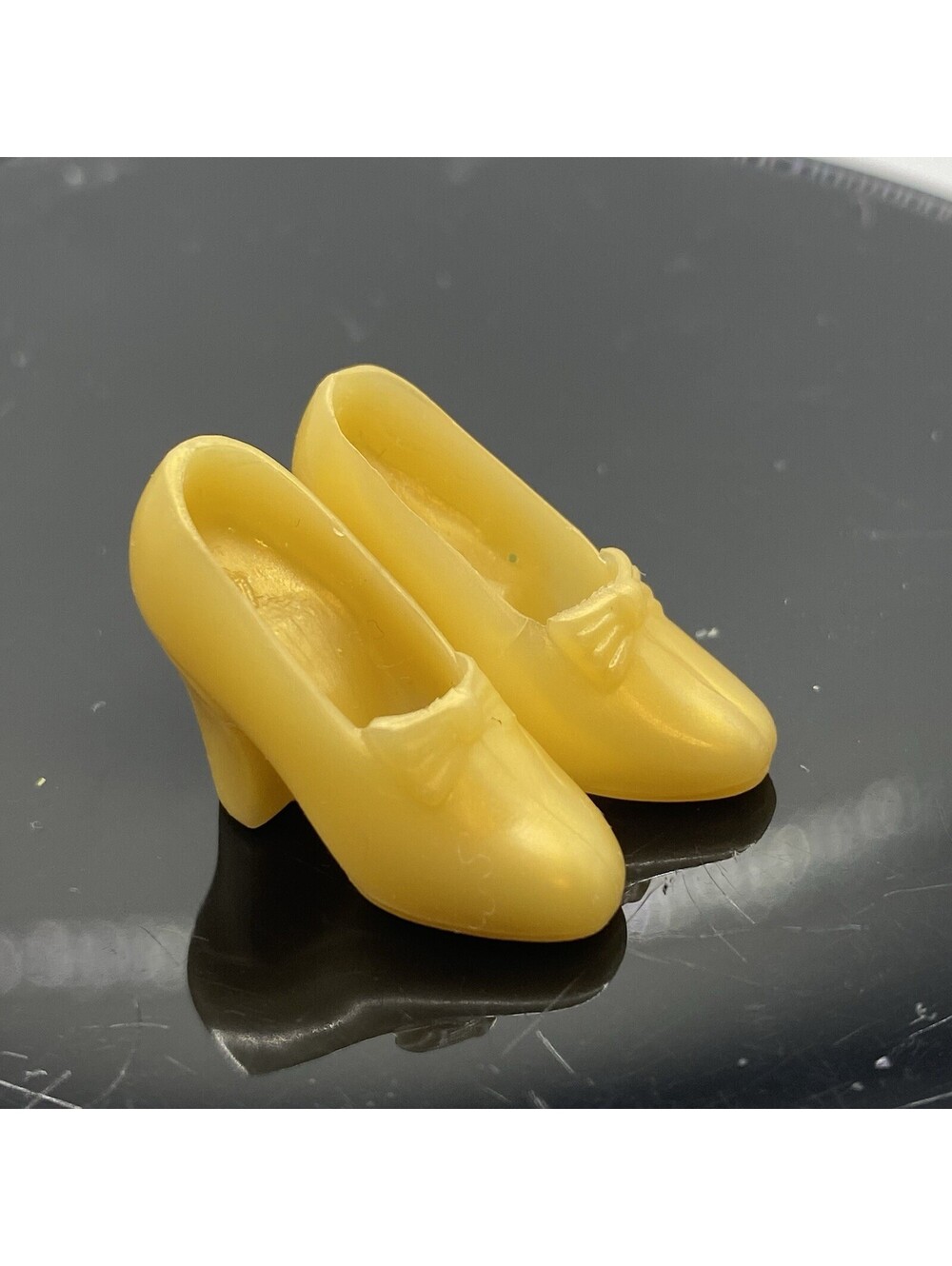 Barbie Doll Gold Bow Heels Pumps Shoes Pair B1